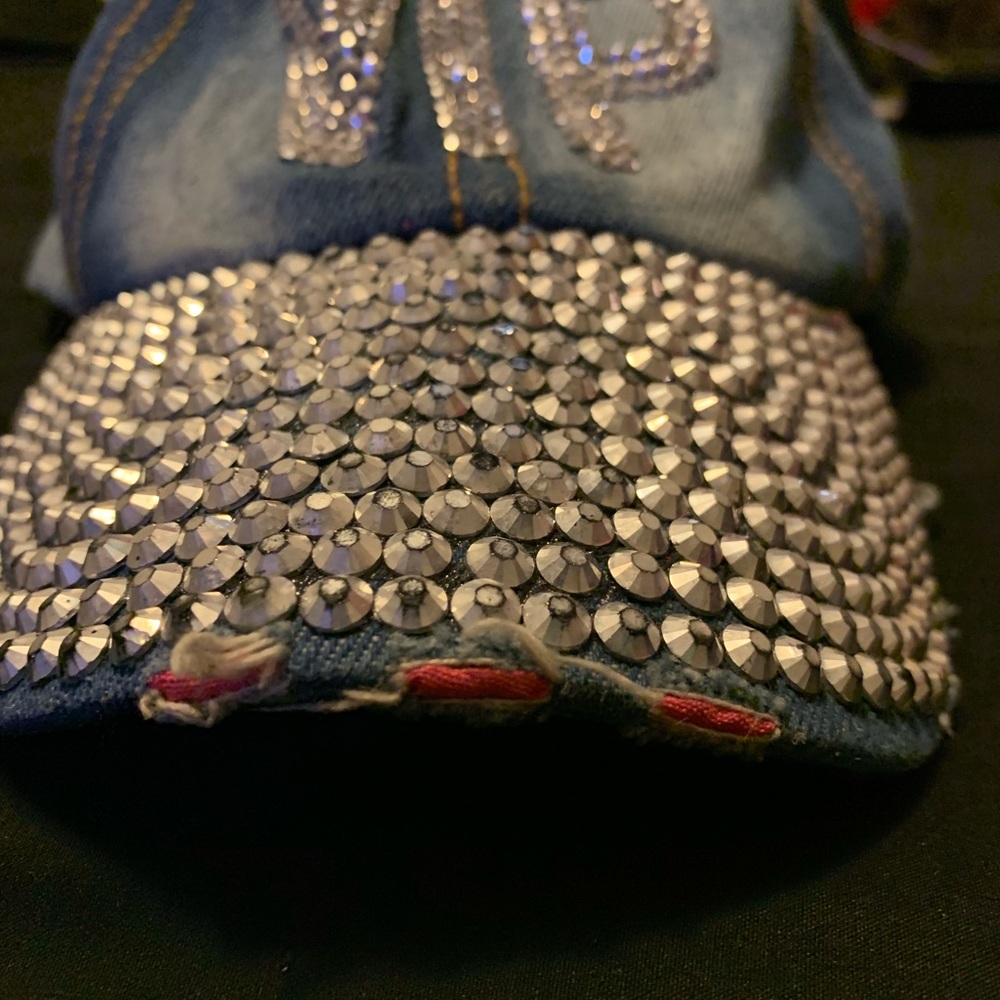 VIP dazzled hat - Picture 8 of 8